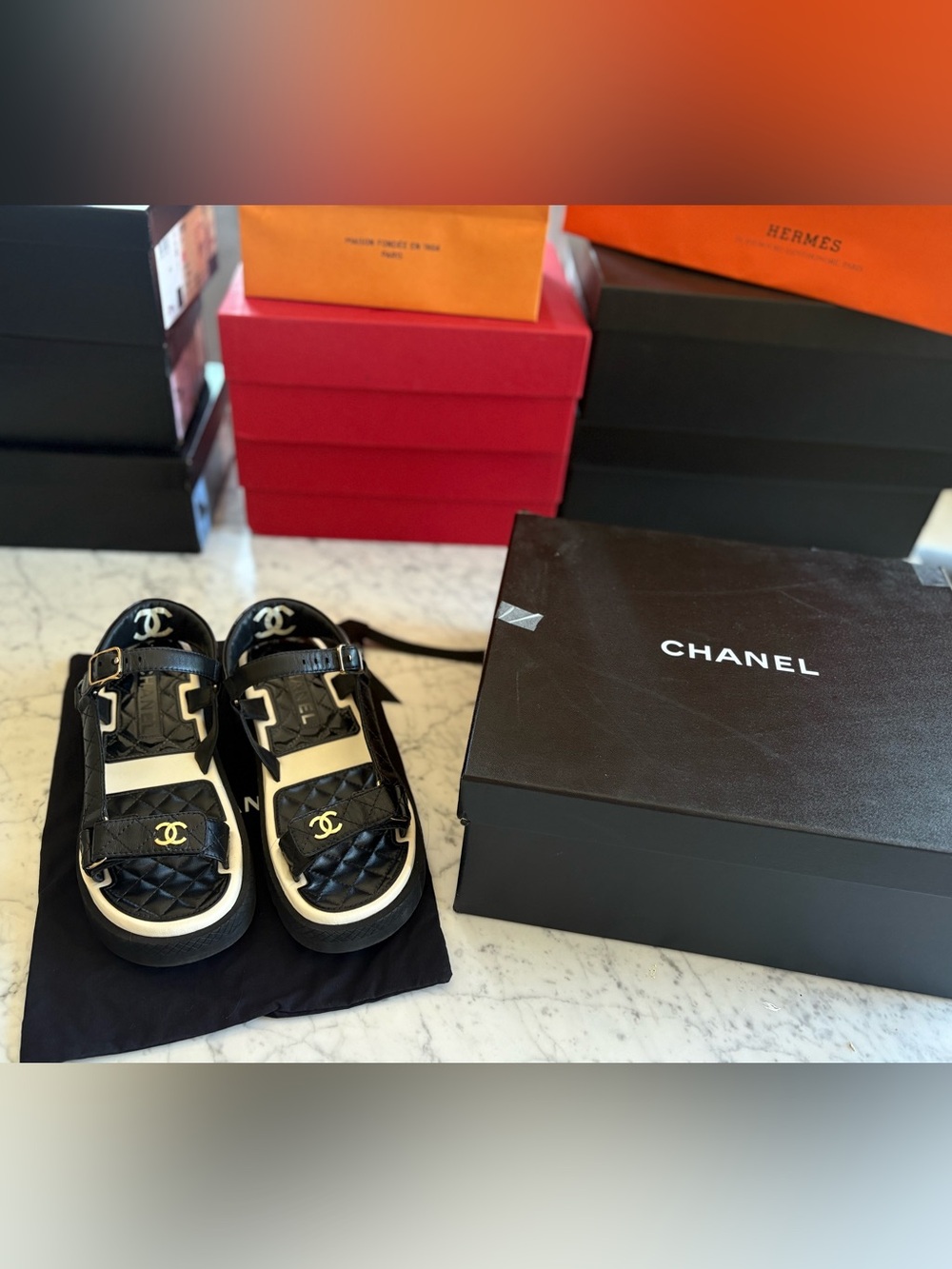 CHANEL 22P BLACK&WHITE QUILTED LAMBSKIN AND PATENT CC PLATFORM SANDALS